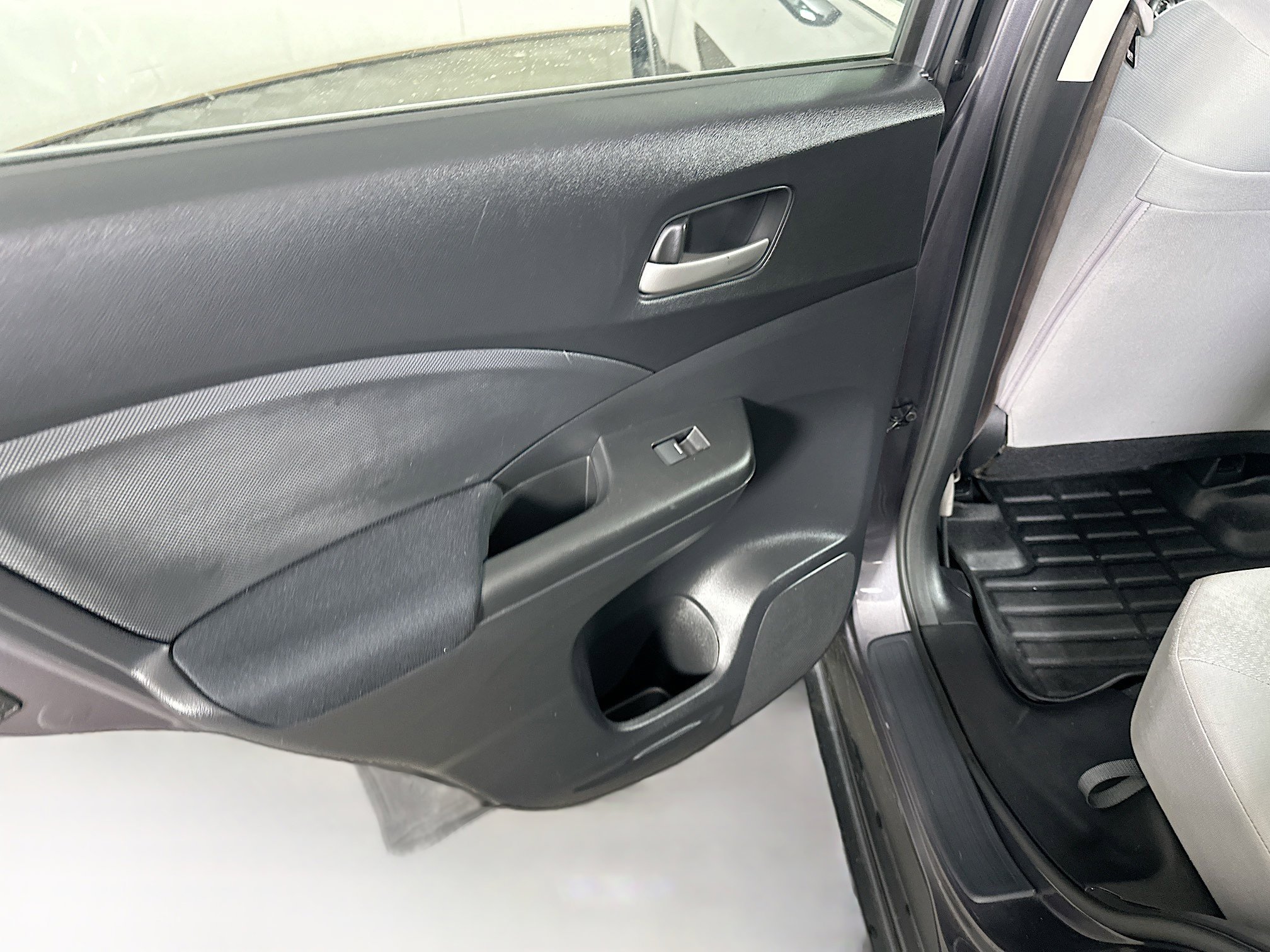 Used 2015 Honda CR-V LX image 25