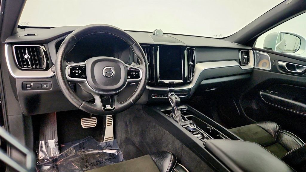 Used 2018 Volvo XC60 T6 R-Design w/ Convenience Package image 13
