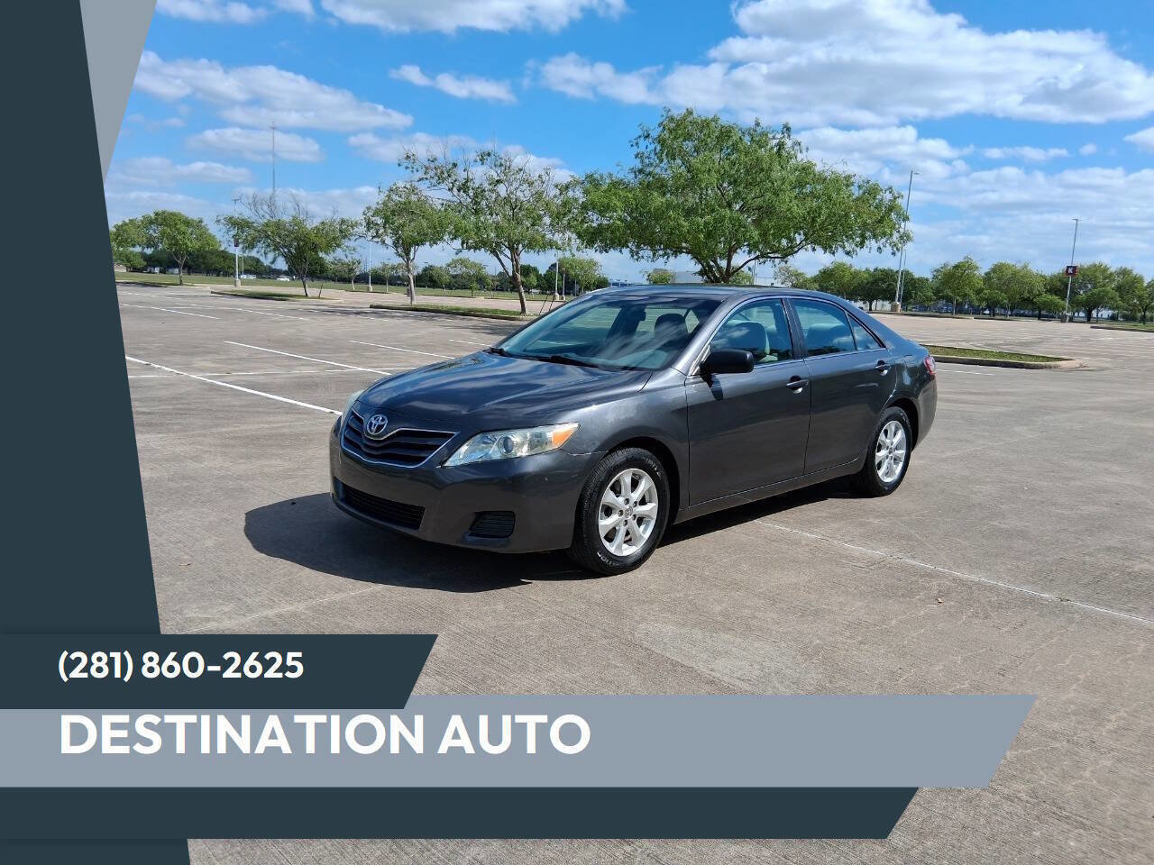 Used 2011 Toyota Camry LE FWD image 1