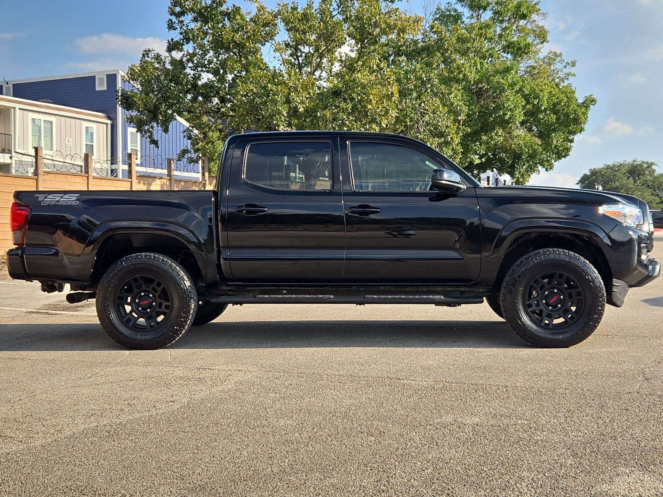 Used 2023 Toyota Tacoma SR AWD/4WD image 2