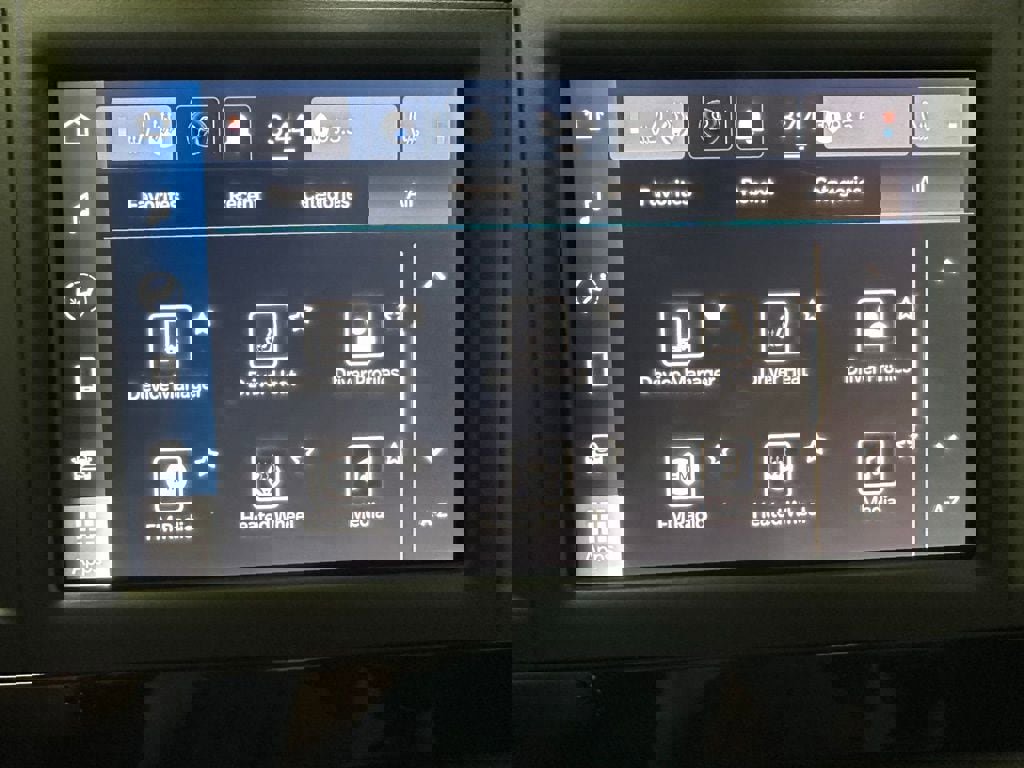 Used 2023 Chrysler Voyager LX image 36