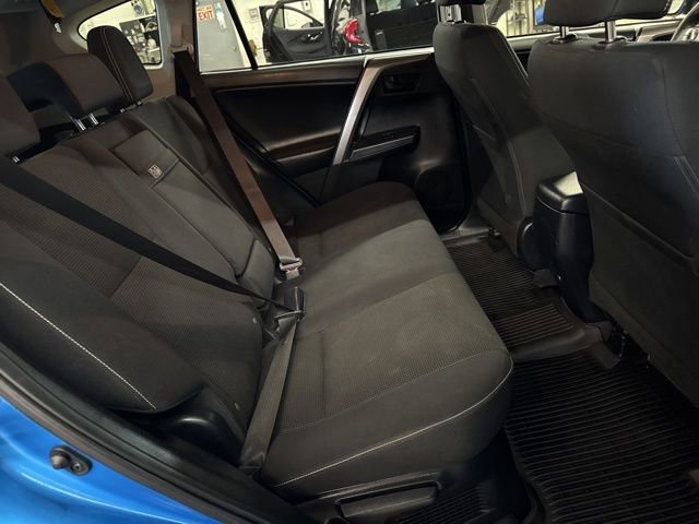 Used 2018 Toyota RAV4 LE AWD/4WD image 24