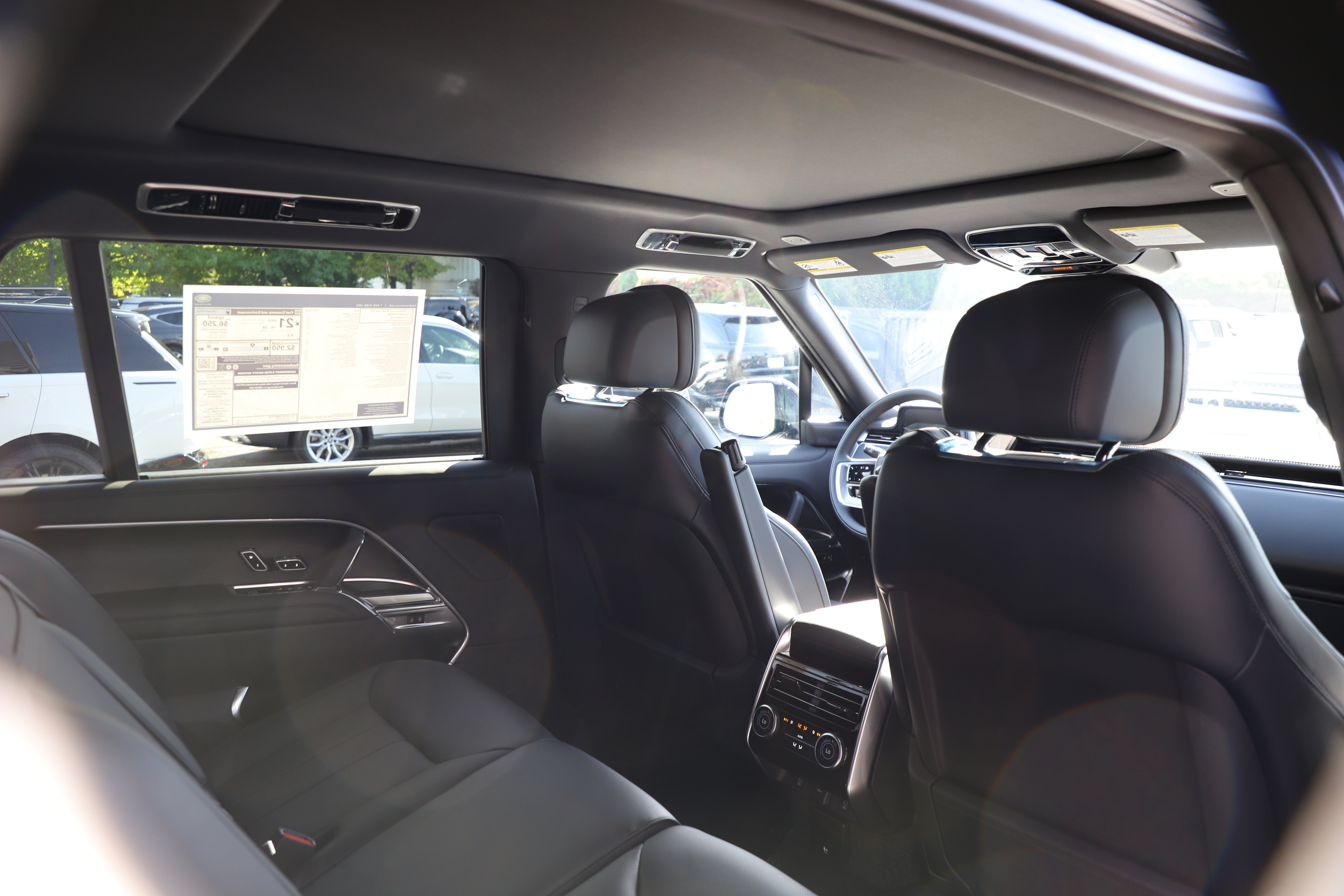 New 2026 Land Rover Range Rover Long Wheelbase SE AWD/4WD image 11