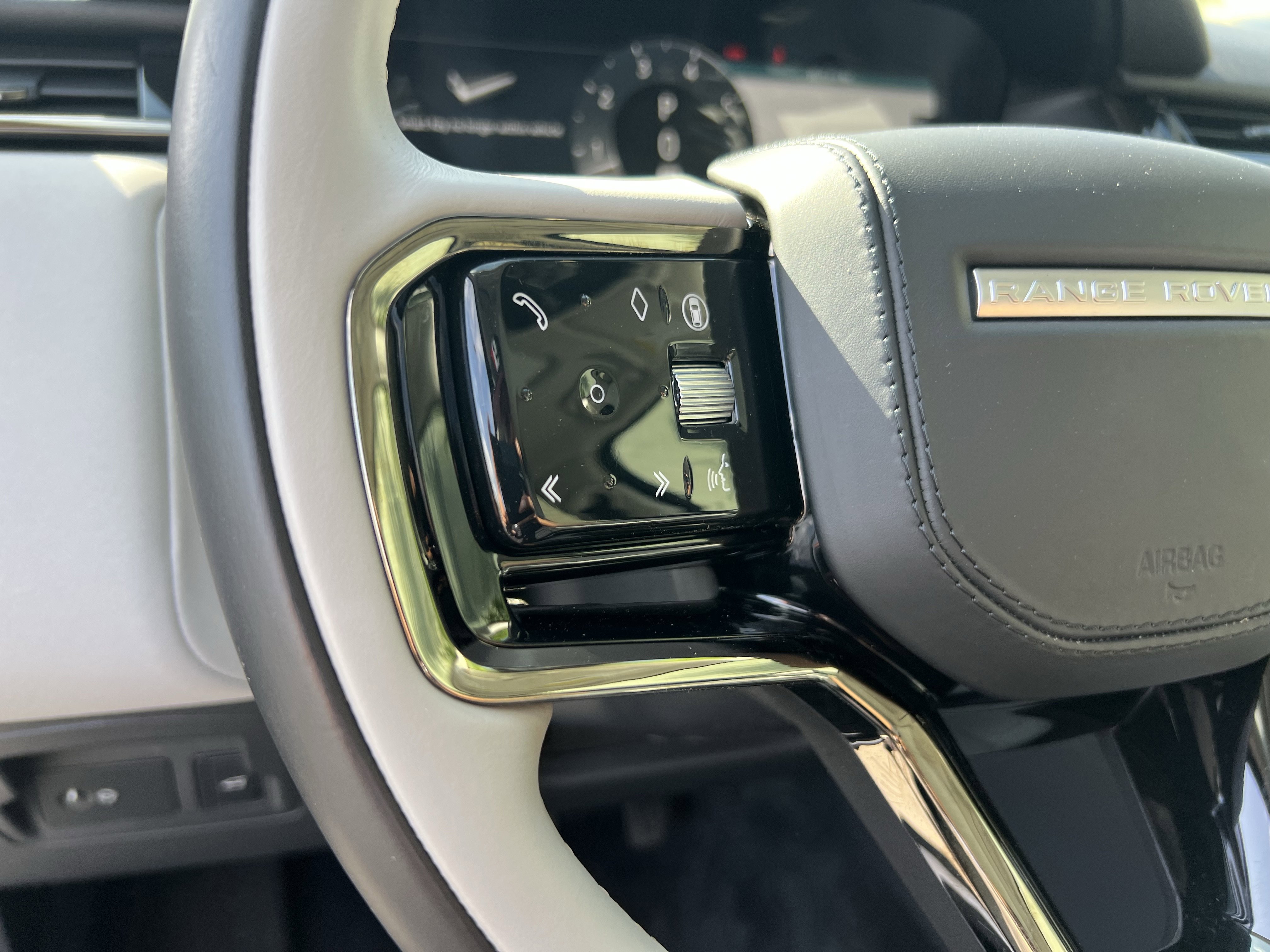 Certified 2025 Land Rover Range Rover Velar S image 22