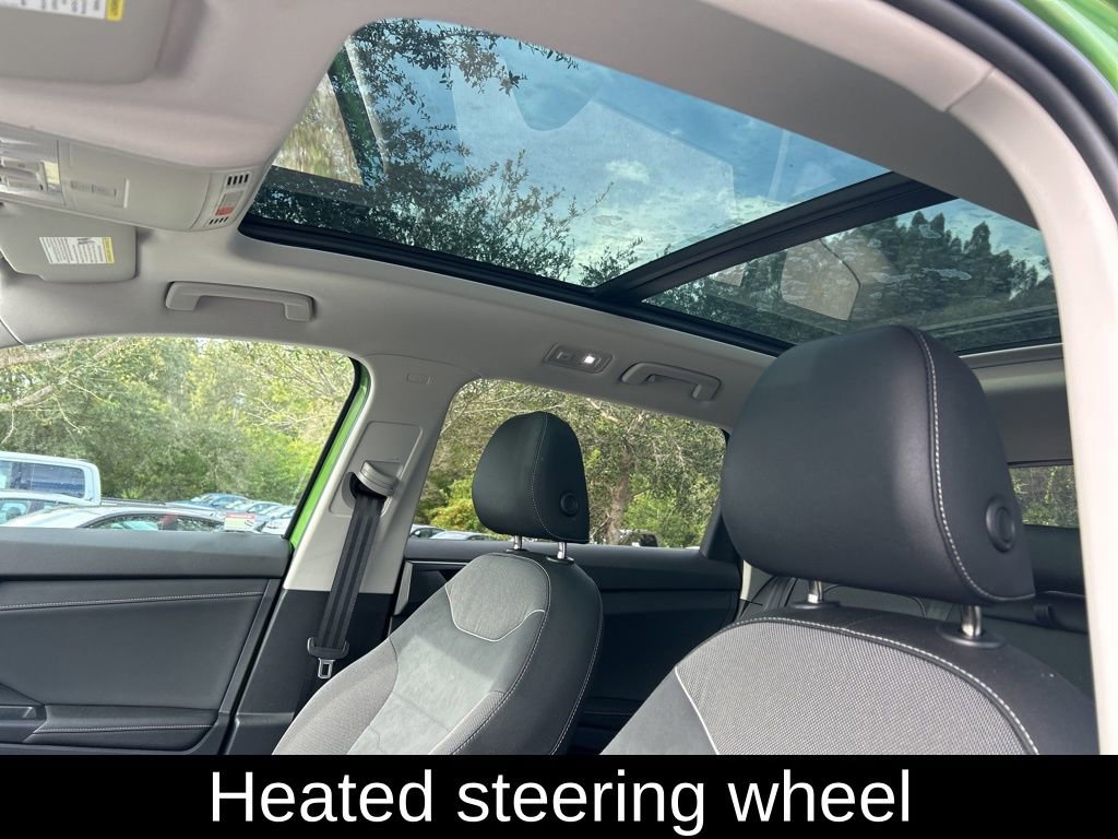 Certified 2025 Volkswagen Taos SE image 21