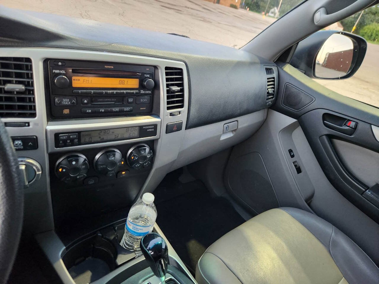Used 2005 Toyota 4Runner SR5 AWD/4WD image 25