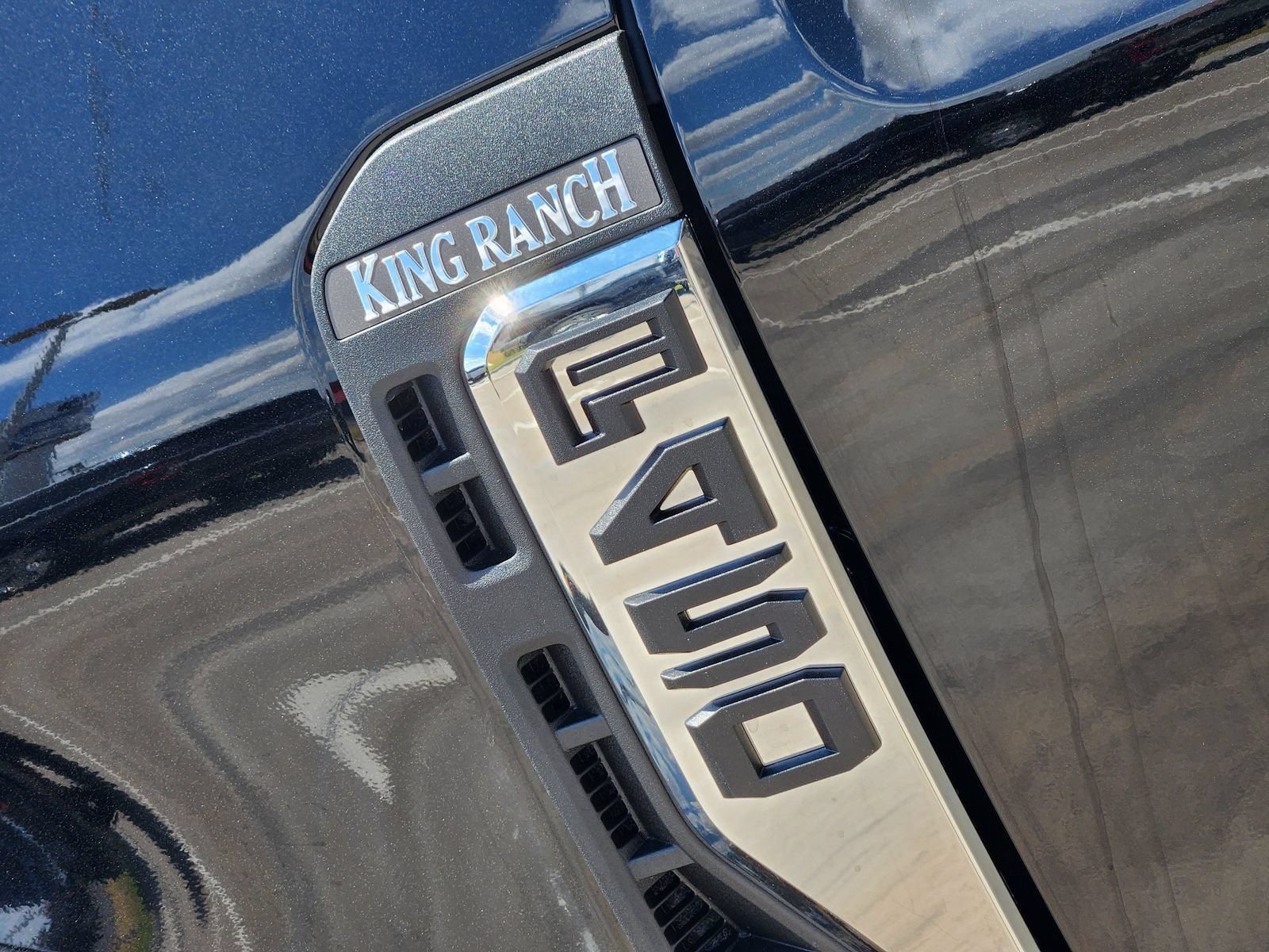 New 2027 Ford F450 King Ranch w/ FX4 Off-Road Package AWD/4WD image 9