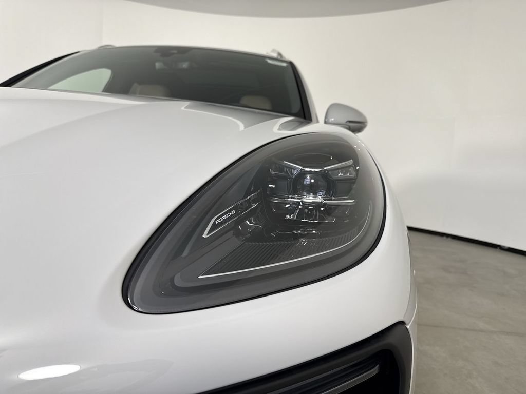 New 2026 Porsche Macan AWD/4WD image 11