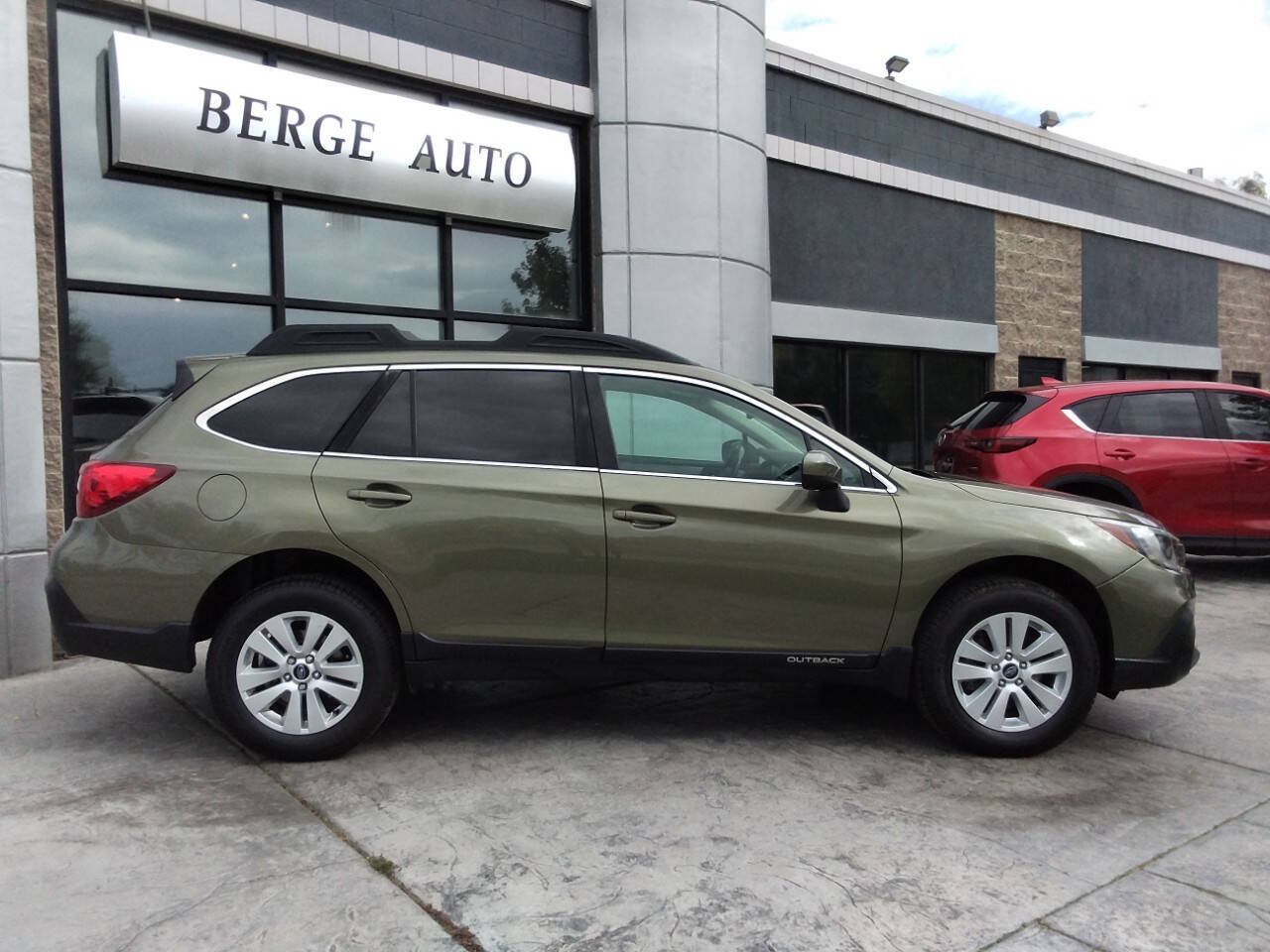Used 2019 Subaru Outback 2.5i Premium AWD/4WD image 6