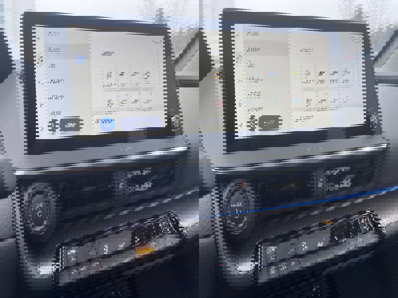 Used 2025 Toyota Prius XLE image 15