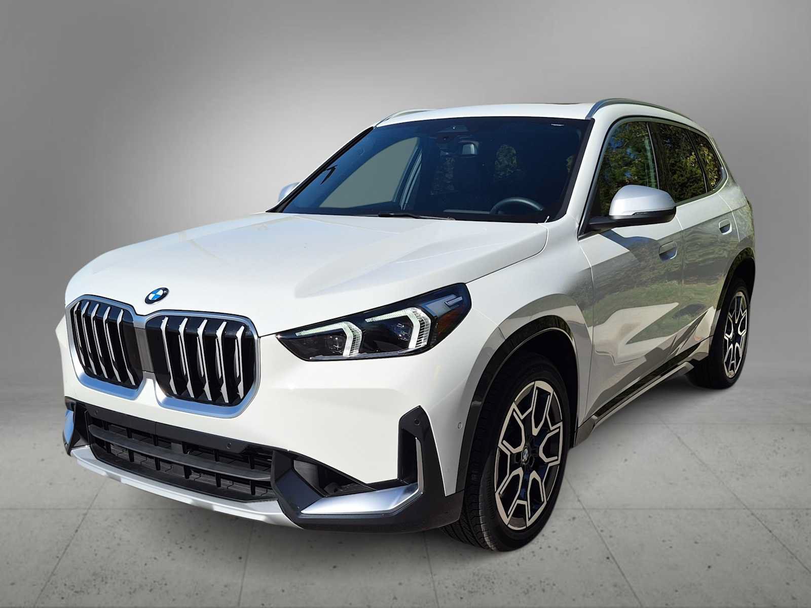 Used 2024 BMW X1 xDrive28i w/ Convenience Package AWD/4WD image 4