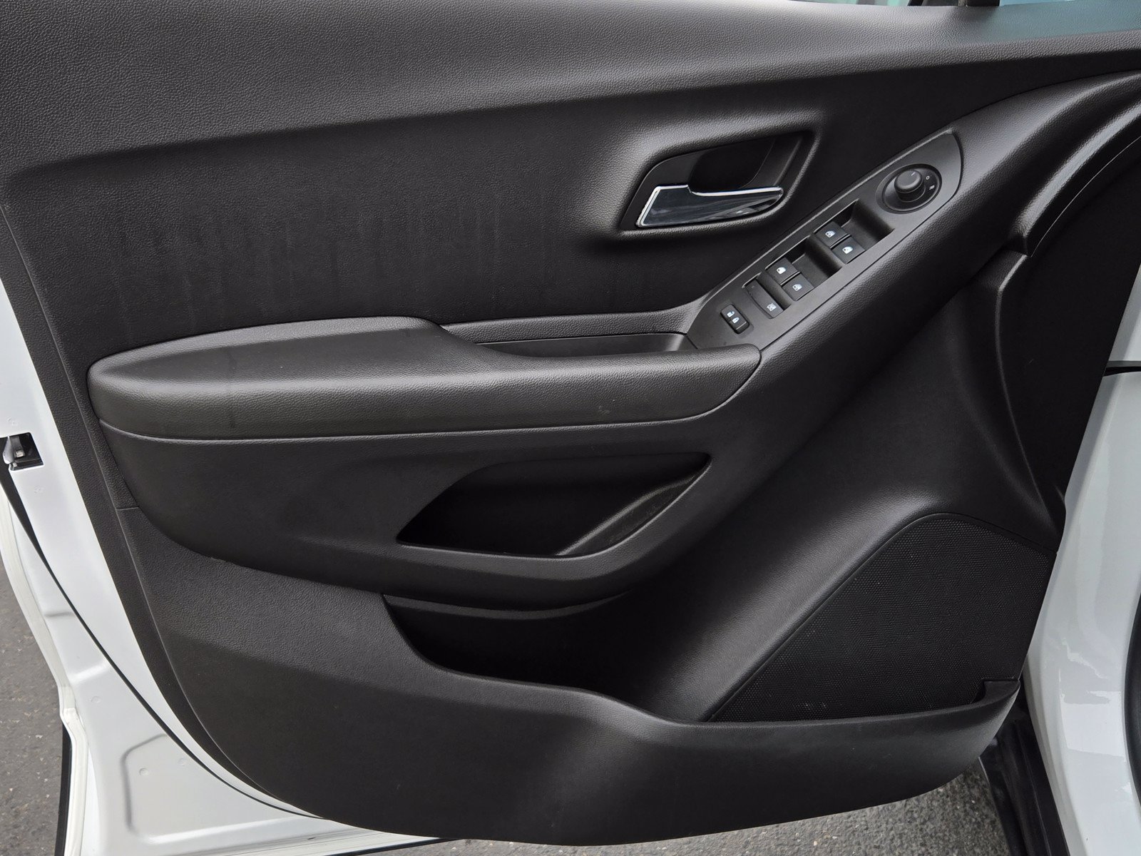 Used 2018 Chevrolet Trax LS FWD image 9