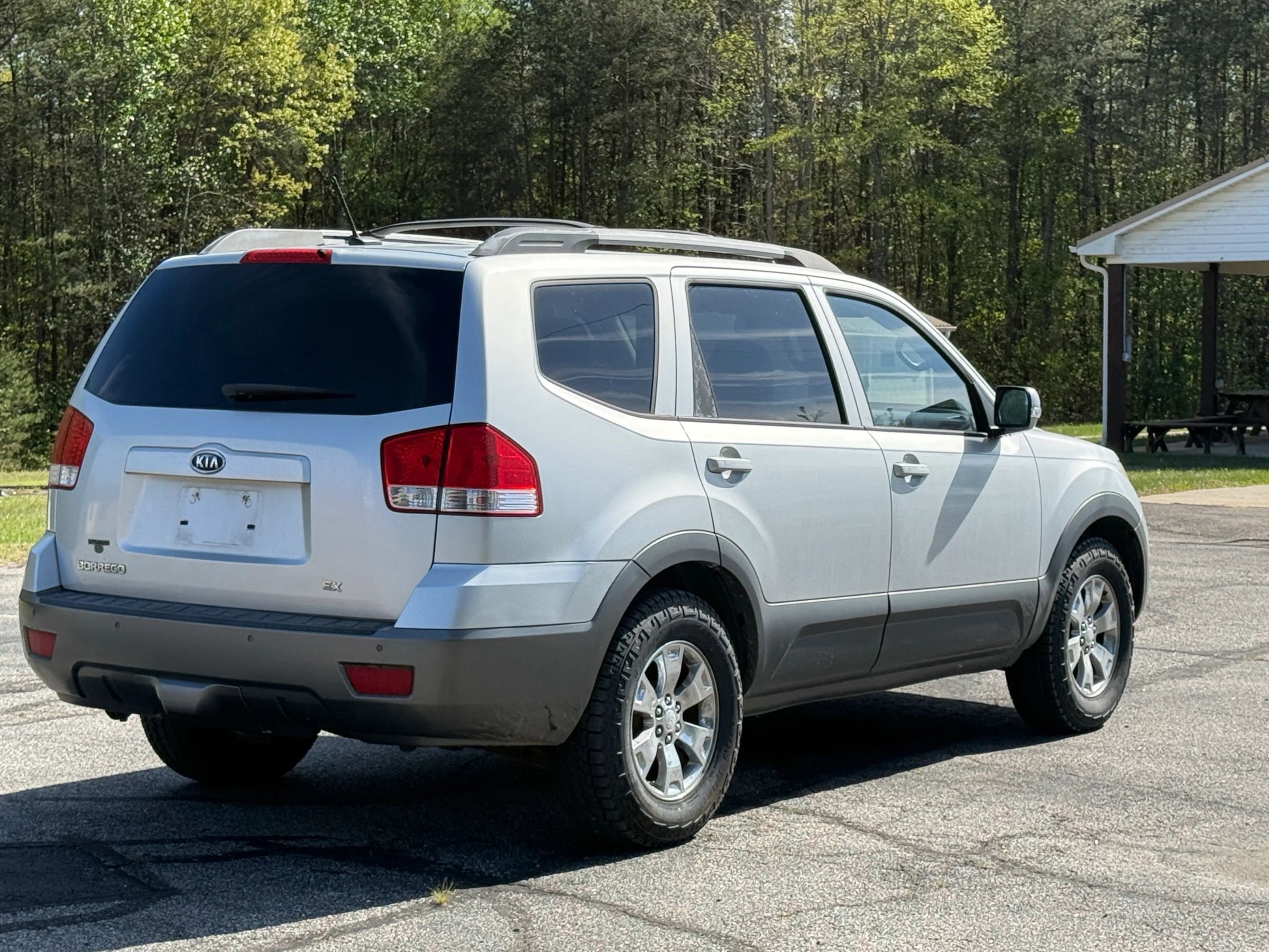 Used 2009 Kia Borrego EX w/ Leather Pkg image 3