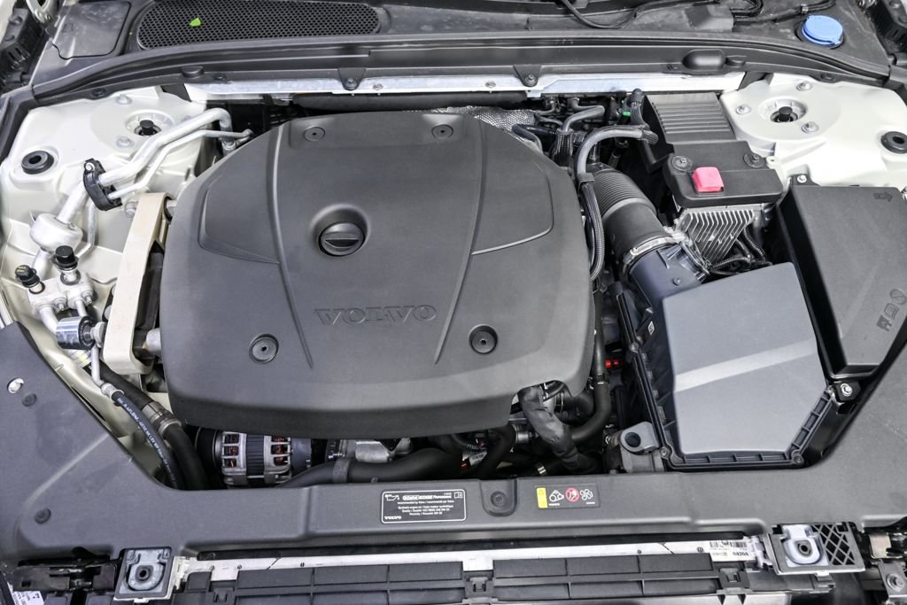 Used 2019 Volvo S60 T5 Momentum image 32