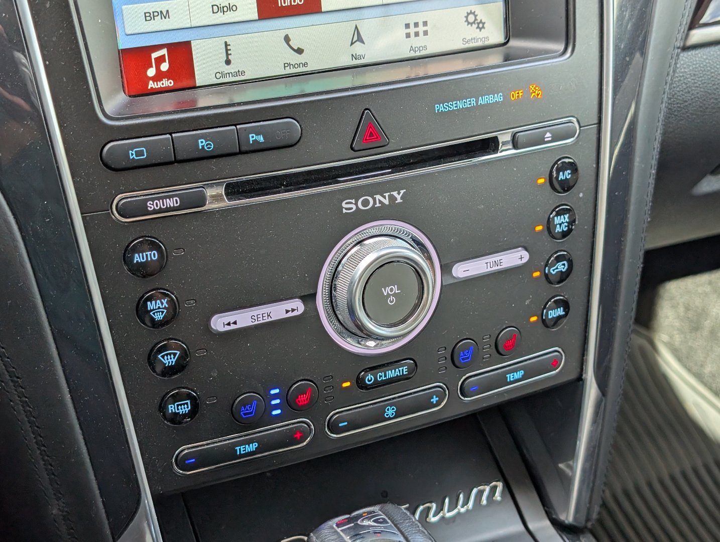 Used 2018 Ford Explorer Platinum AWD/4WD image 18
