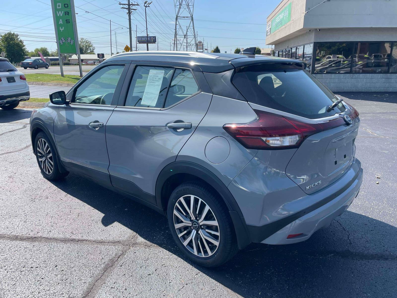 Used 2023 Nissan Kicks SV FWD image 5