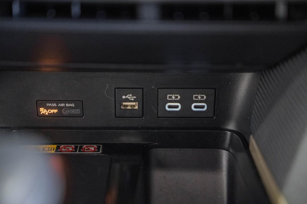 Used 2025 Toyota Camry SE image 22