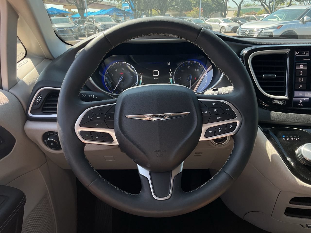 Used 2024 Chrysler Pacifica Touring-L FWD image 36