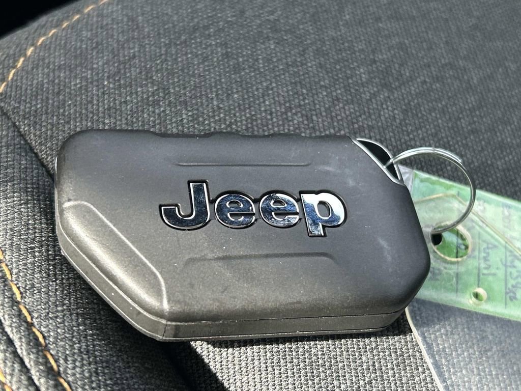 Used 2025 Jeep Wrangler Sport image 33