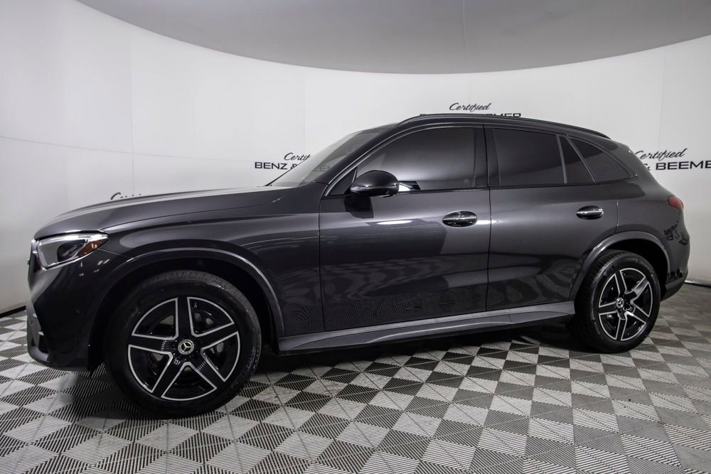 Used 2025 Mercedes-Benz GLC 300 4MATIC w/ AMG Line image 9