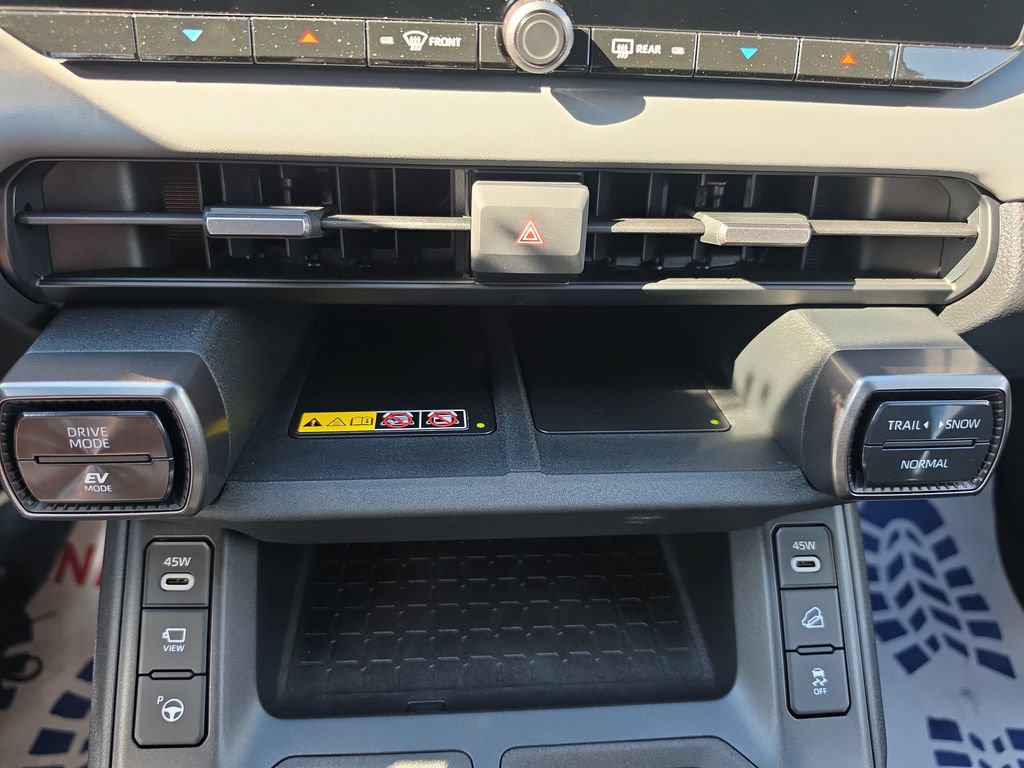 Used 2026 Toyota RAV4 Limited AWD/4WD image 32