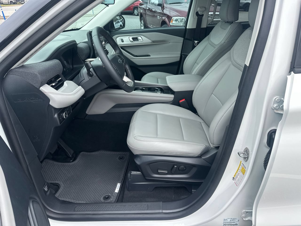 New 2026 Ford Explorer Active w/ Active Comfort Package RWD image 9