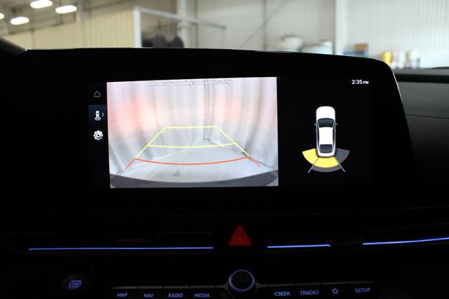 Used 2023 Hyundai Elantra Limited FWD image 4