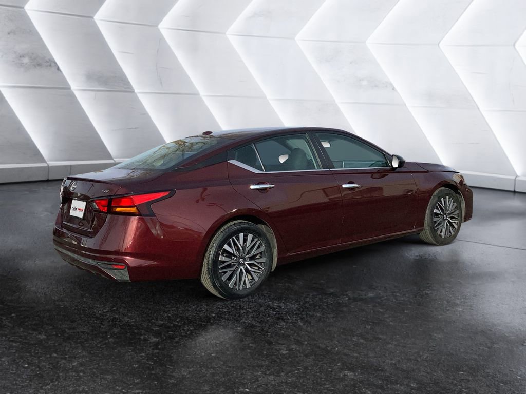 Used 2024 Nissan Altima 2.5 SV image 4