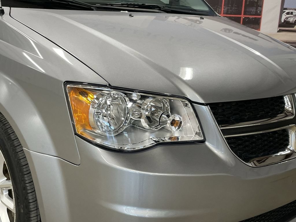 Used 2016 Dodge Grand Caravan SXT w/ Rear Park Assist Package FWD image 10