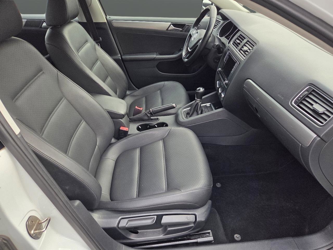 Used 2017 Volkswagen Jetta SE image 15