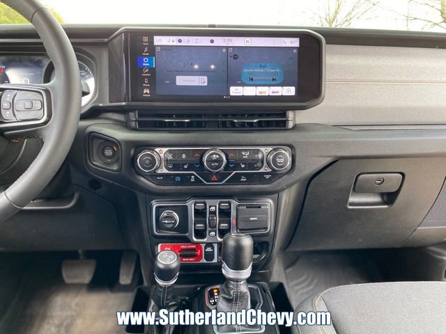 Used 2024 Jeep Wrangler Unlimited AWD/4WD image 27