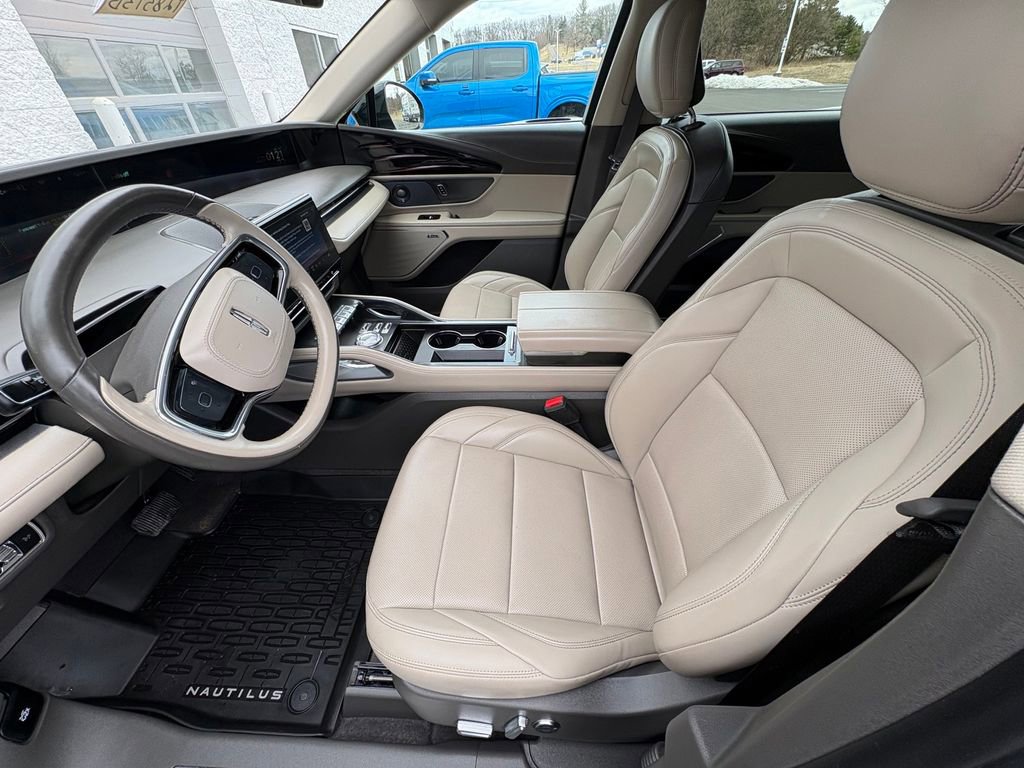 Certified 2025 Lincoln Nautilus Premier w/ Equipment Group 102A image 12