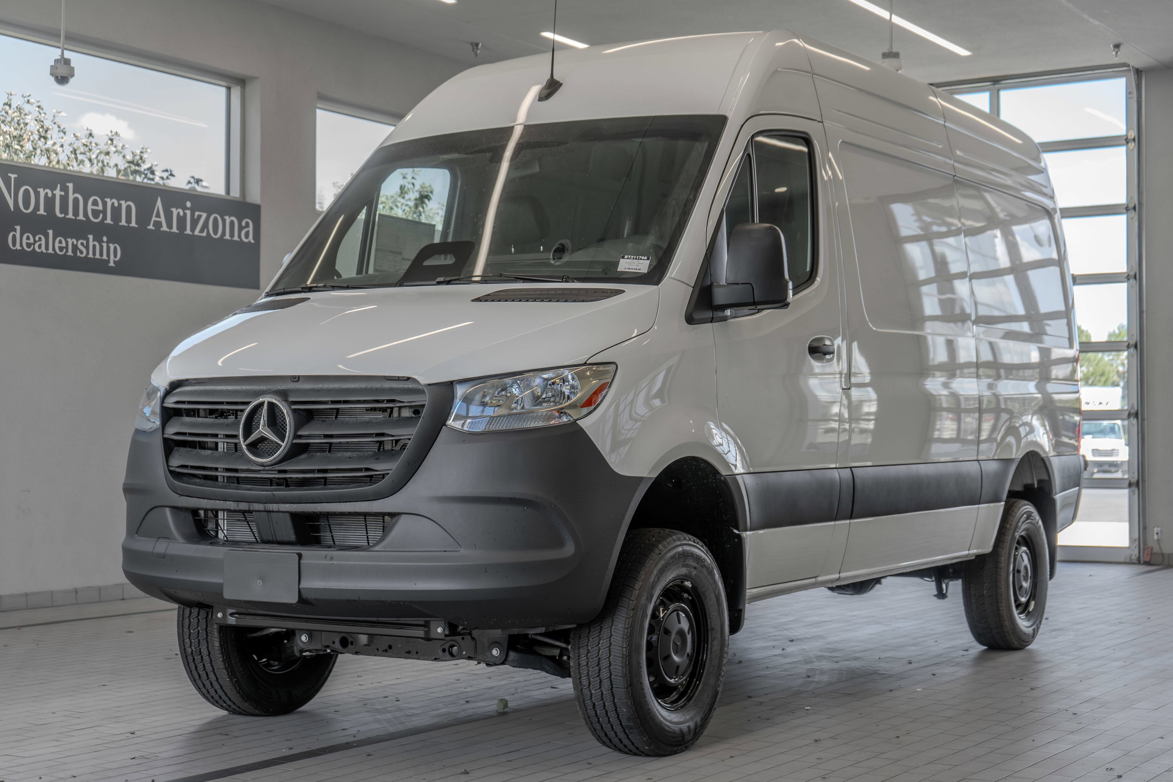 Used 2025 Mercedes-Benz Sprinter 2500 image 25