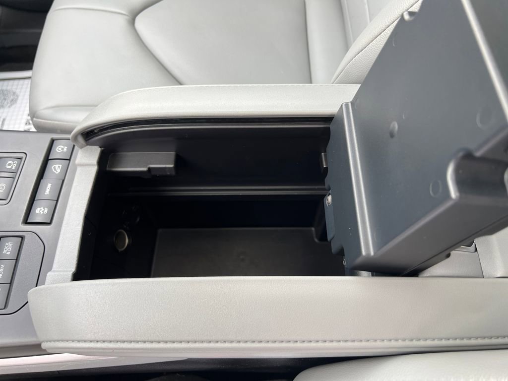 Used 2022 Toyota Highlander XLE AWD/4WD image 19