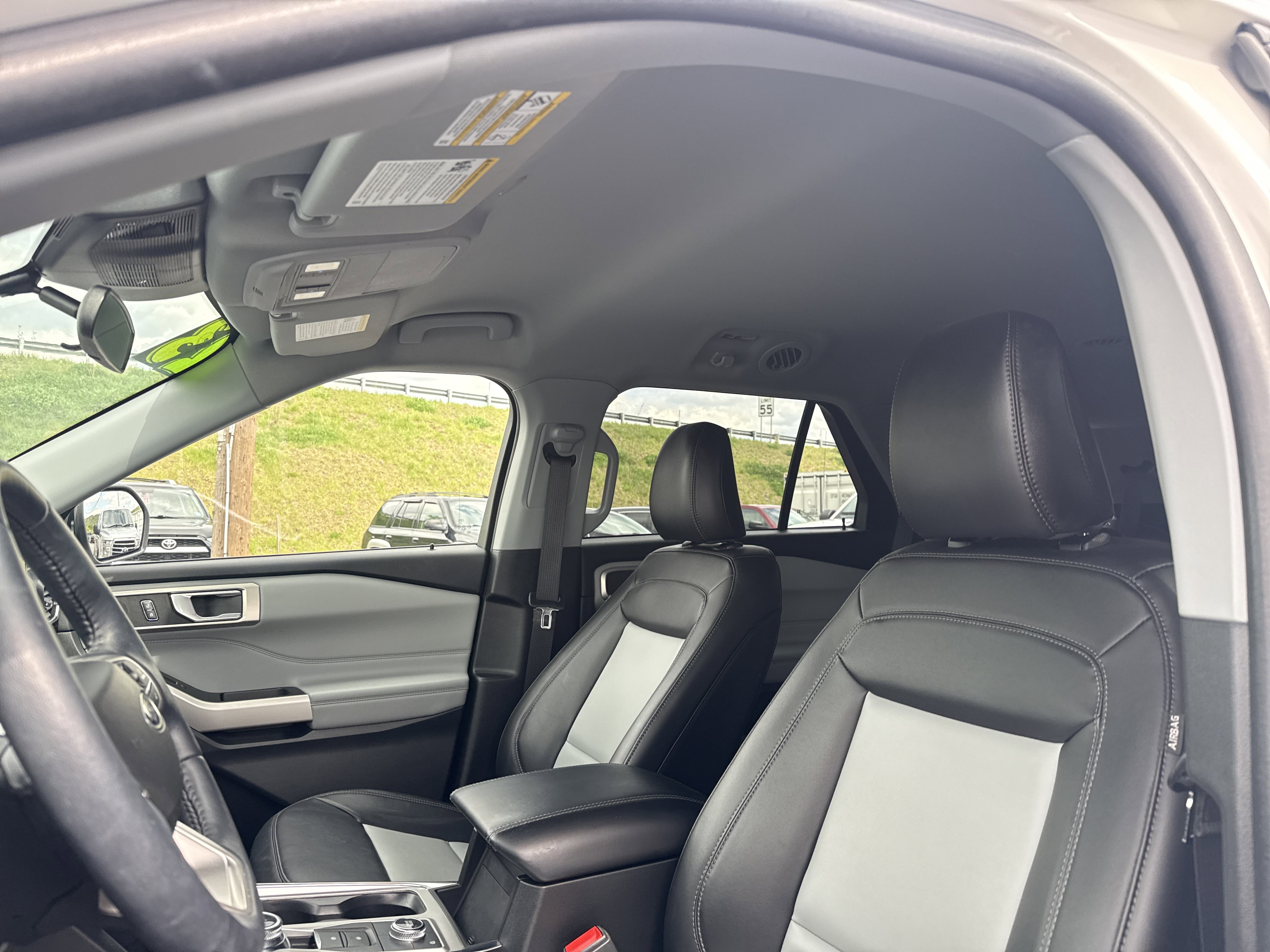 Used 2023 Ford Explorer XLT w/ Equipment Group 202A AWD/4WD image 31