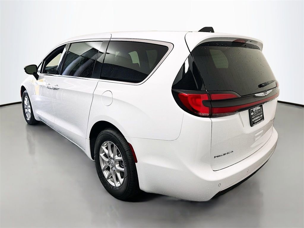New 2026 Chrysler Pacifica Select image 5