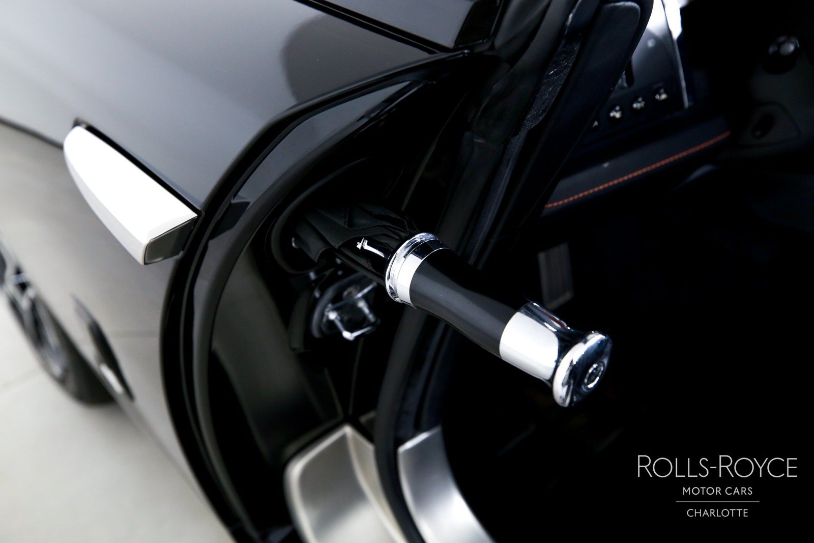Used 2019 Rolls-Royce Dawn RWD image 17