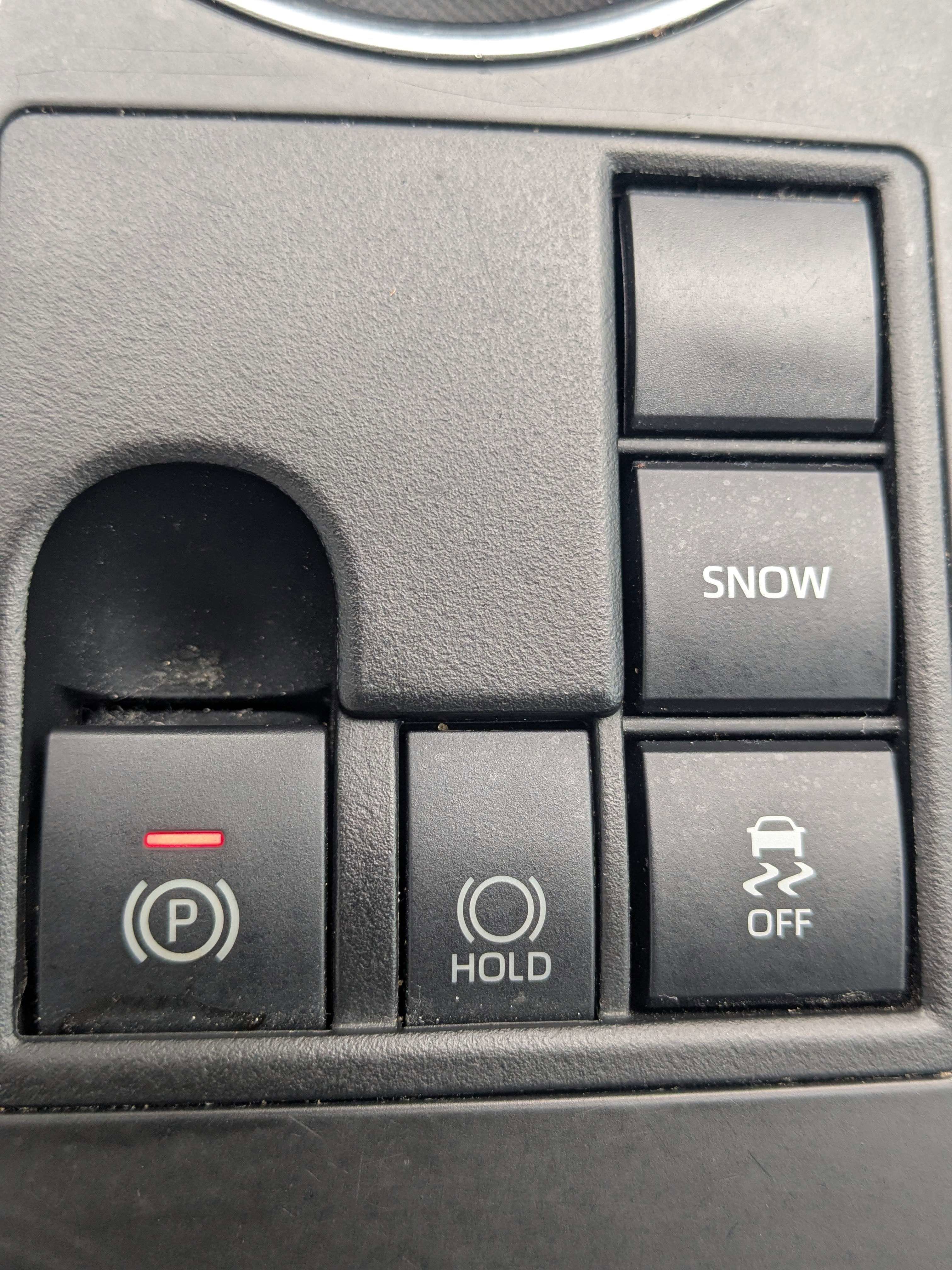 Used 2023 Toyota Highlander LE FWD image 32
