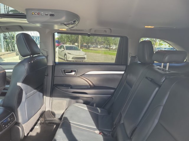 Used 2016 Toyota Highlander XLE FWD image 17