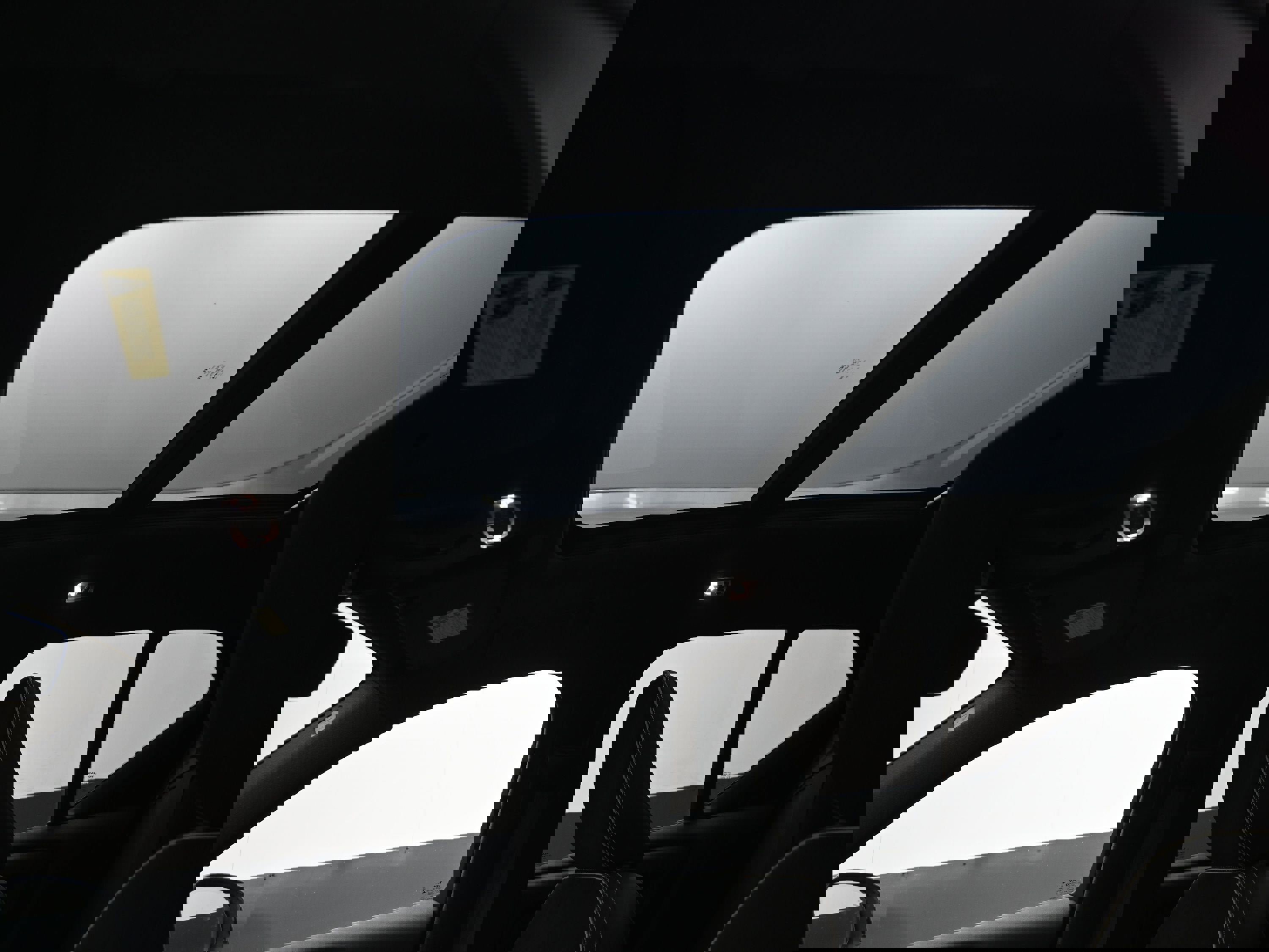 Used 2022 Volvo XC40 T5 R-Design image 18