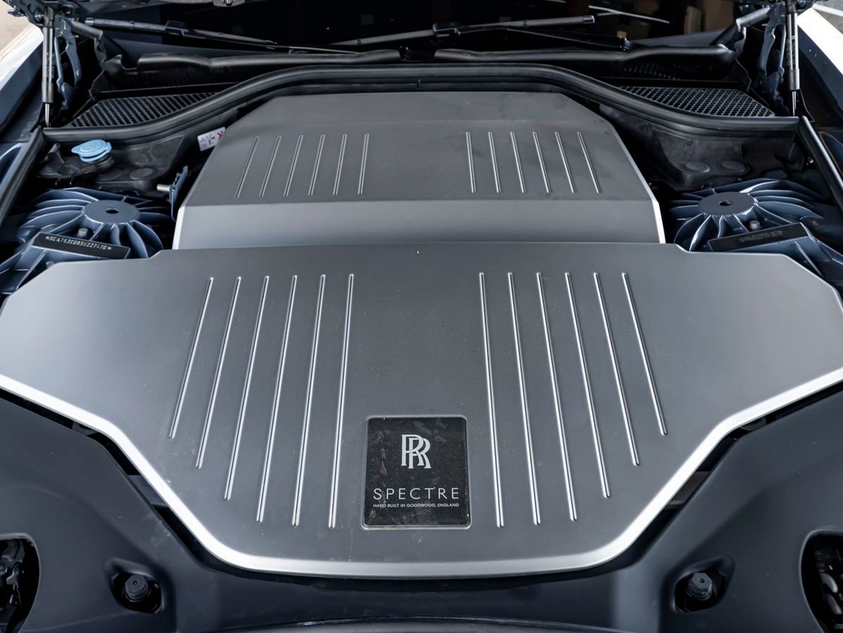 Certified 2025 Rolls-Royce Spectre image 30