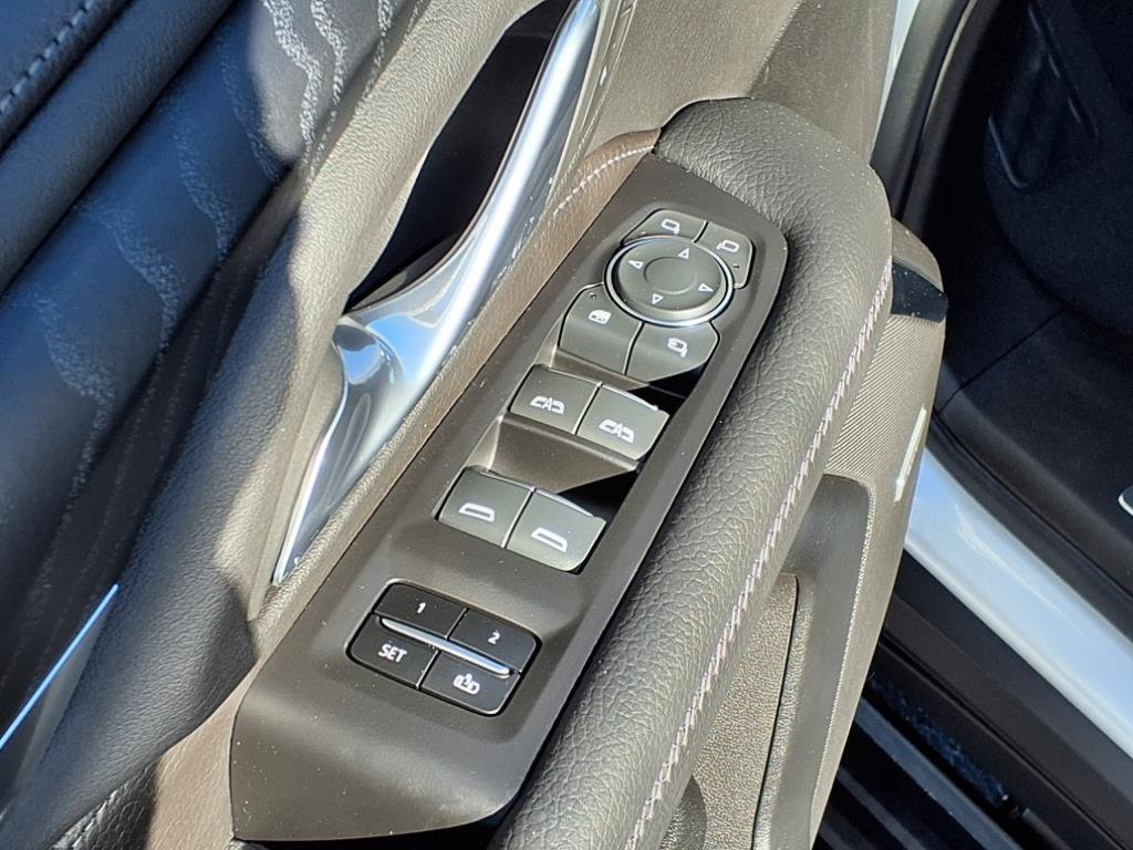 Used 2024 GMC Yukon XL Denali w/ Denali Reserve Package image 5