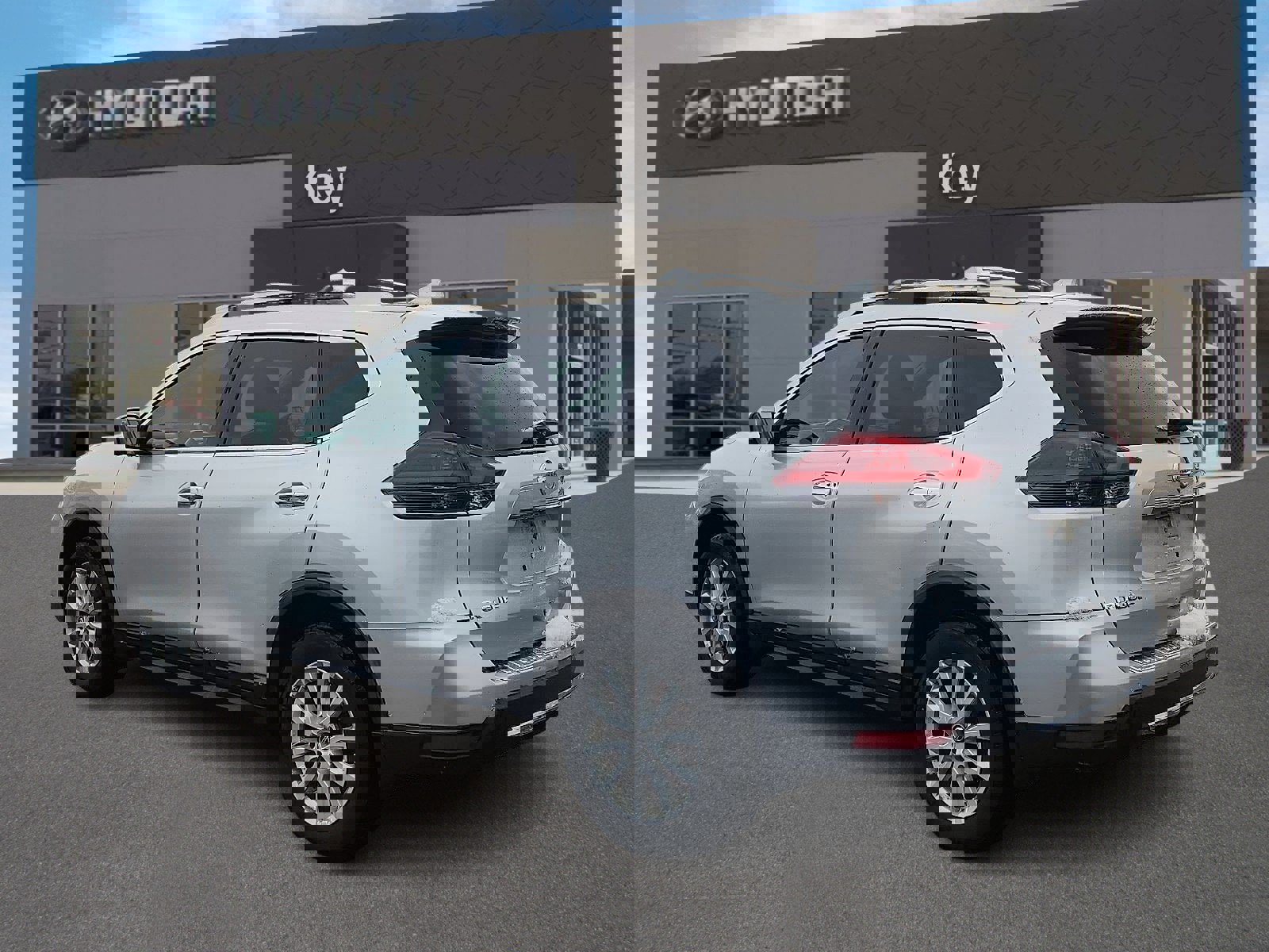 Used 2018 Nissan Rogue SV w/ Premium Package image 5