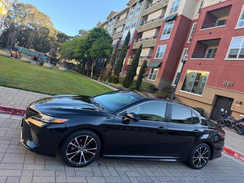 Used 2018 Toyota Camry SE FWD image 6
