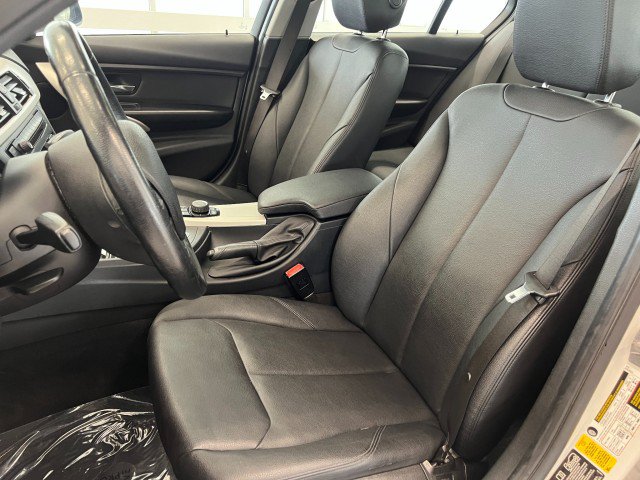 Used 2013 BMW 320i xDrive Sedan AWD/4WD image 10