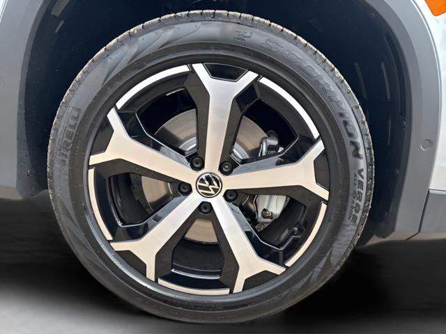 New 2025 Volkswagen Tiguan SE image 25