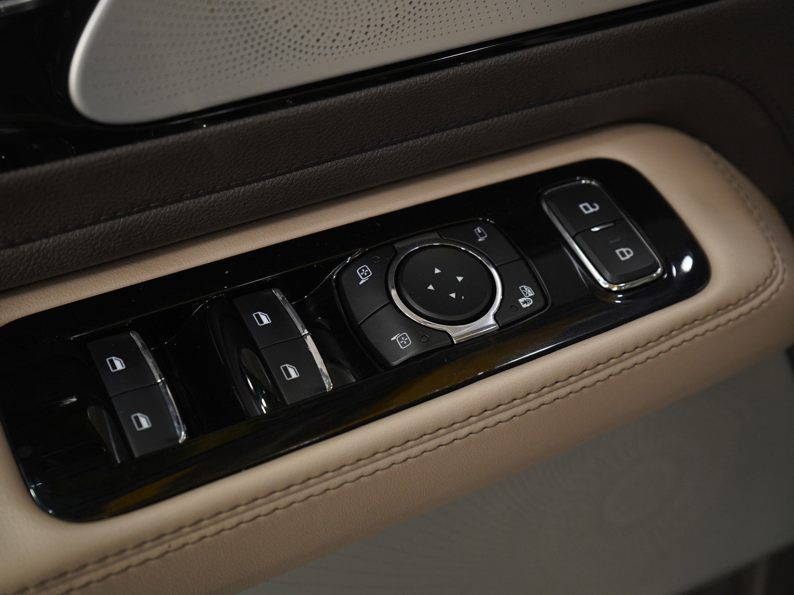 Used 2020 Lincoln Aviator Grand Touring w/ Equipment Group 301A image 25