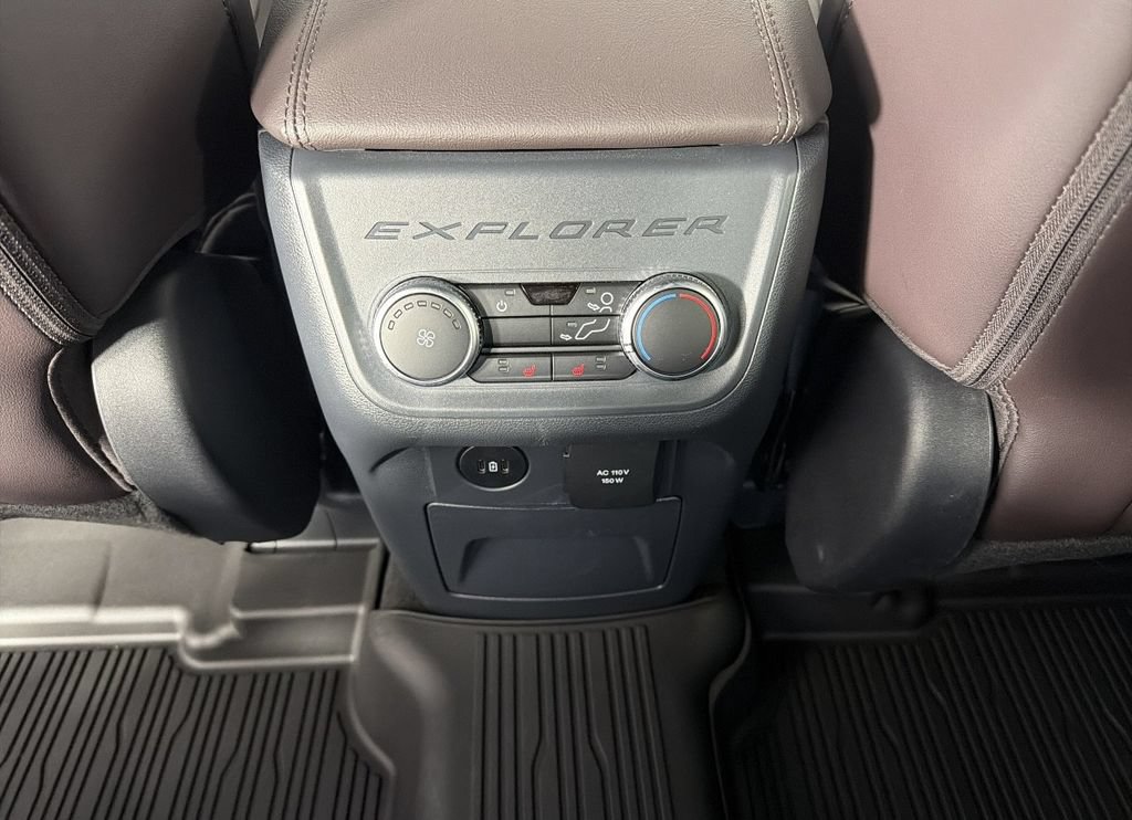 Used 2025 Ford Explorer Platinum w/ Ultimate Package AWD/4WD image 18