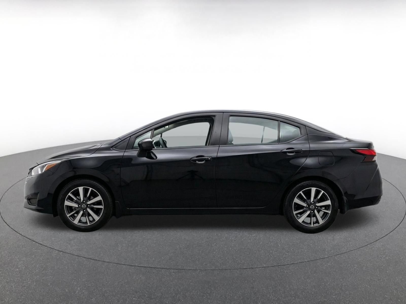 Used 2025 Nissan Versa SV FWD image 4