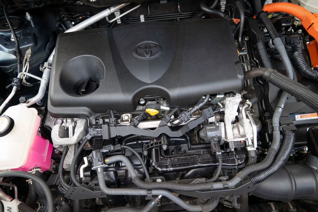 Used 2022 Toyota Venza LE image 12